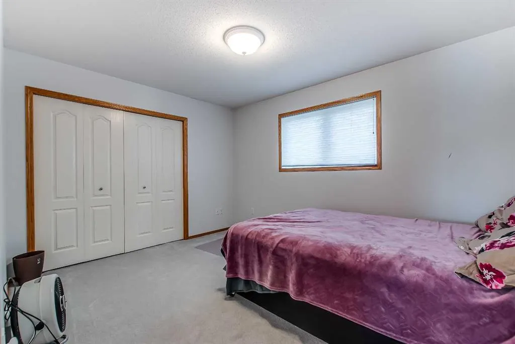 23 Chinook Place SW