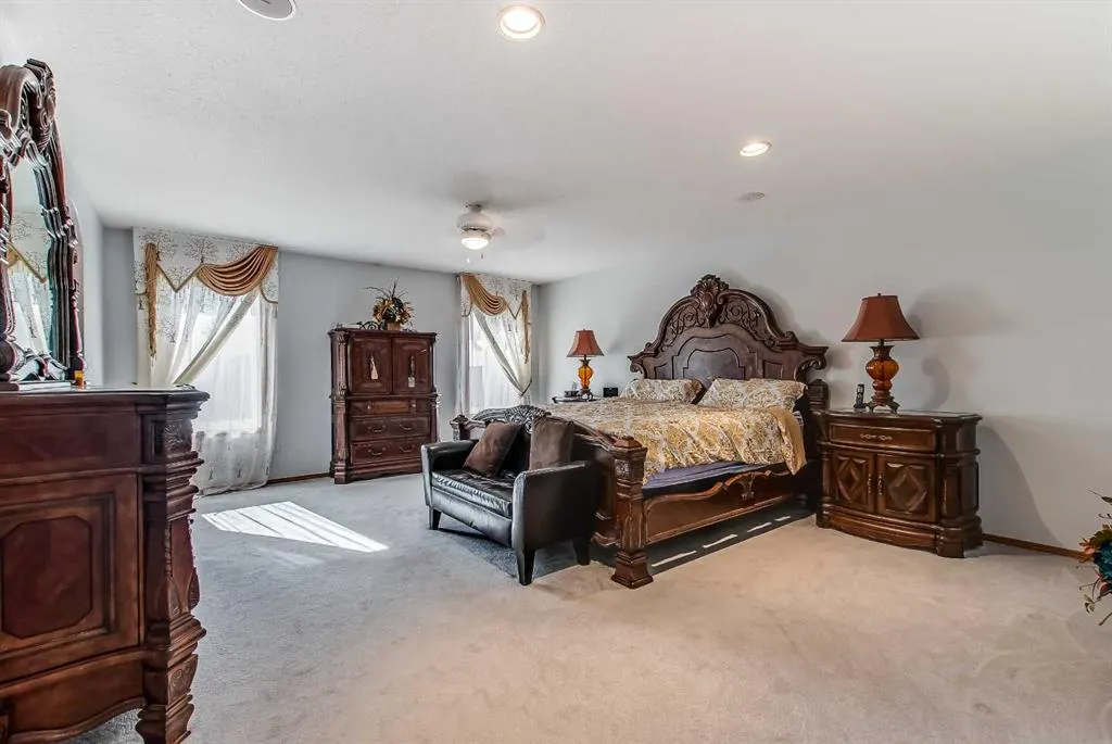 23 Chinook Place SW