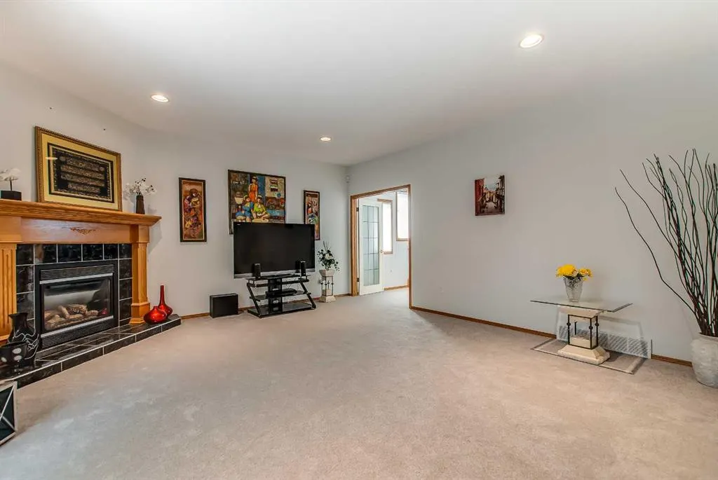 23 Chinook Place SW