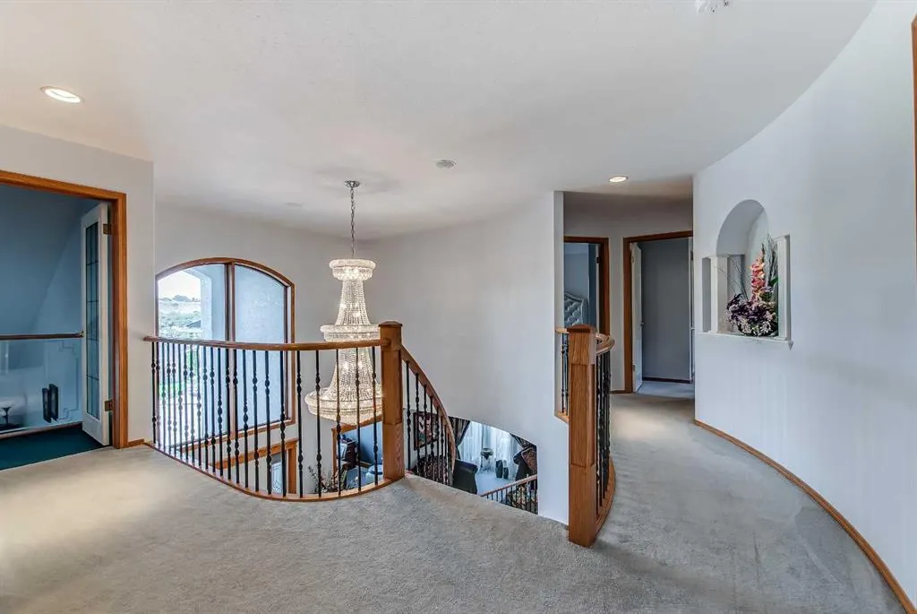 23 Chinook Place SW