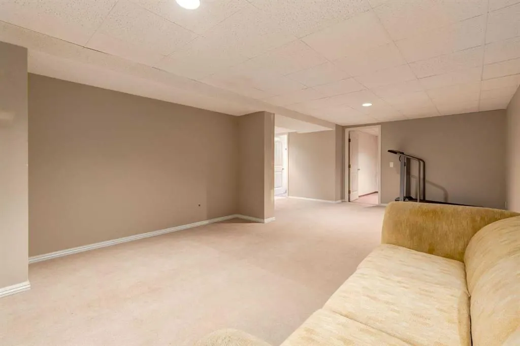103 Shawglen Way SW