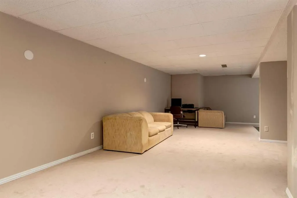 103 Shawglen Way SW