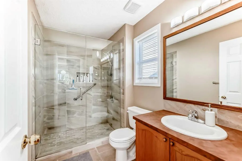26 Royal Elm Drive NW