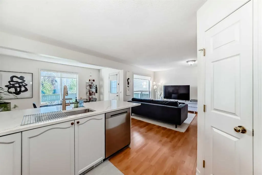 26 Royal Elm Drive NW