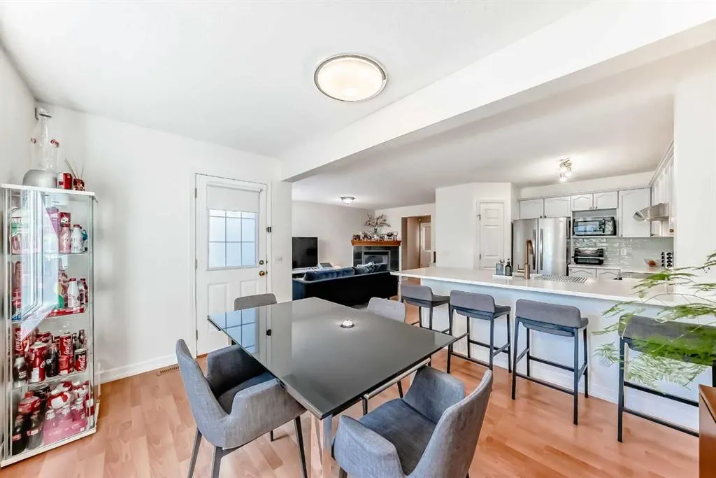 26 Royal Elm Drive NW