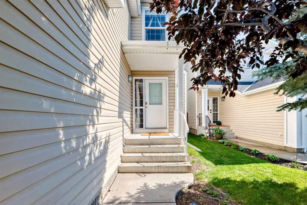 26 Royal Elm Drive NW