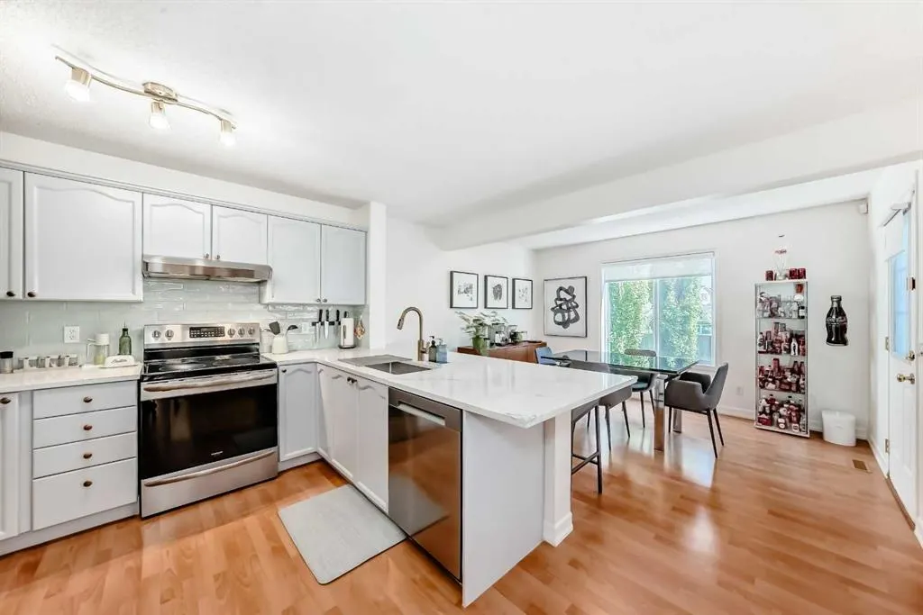 26 Royal Elm Drive NW