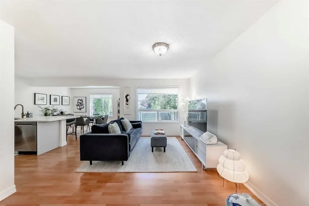 26 Royal Elm Drive NW