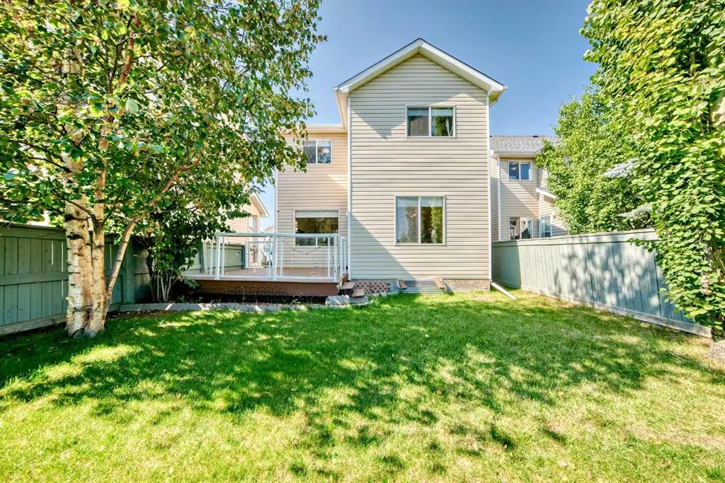26 Royal Elm Drive NW