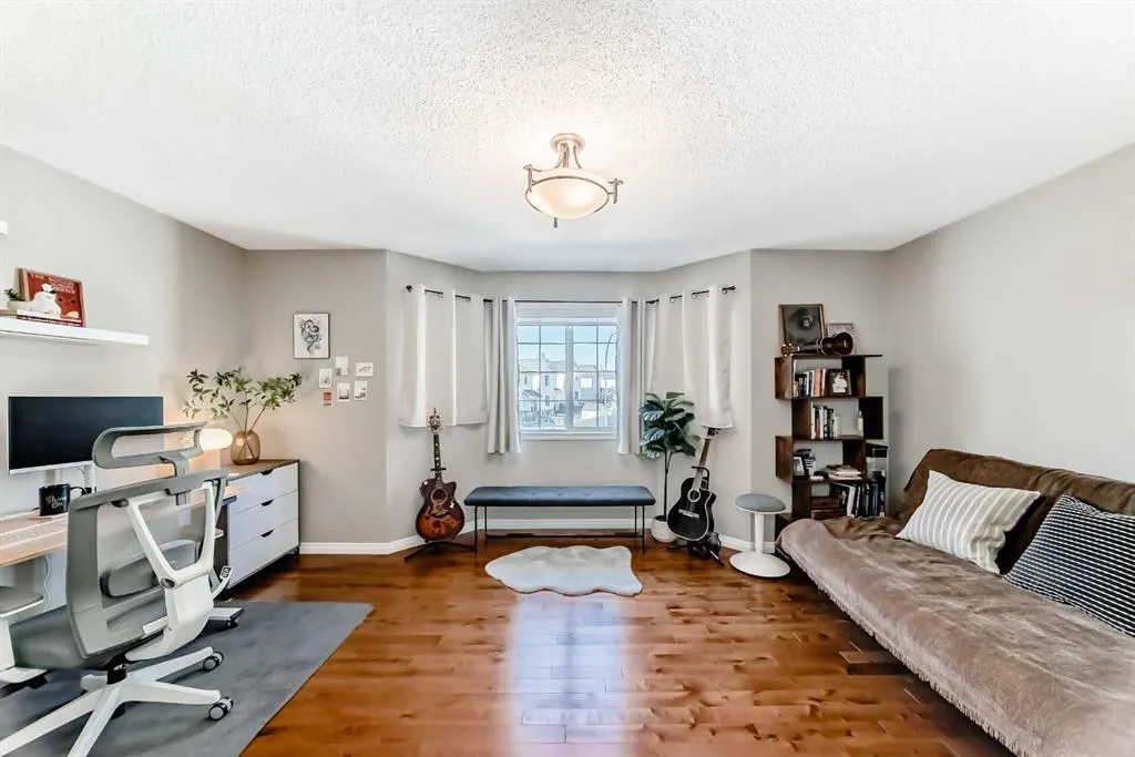 26 Royal Elm Drive NW