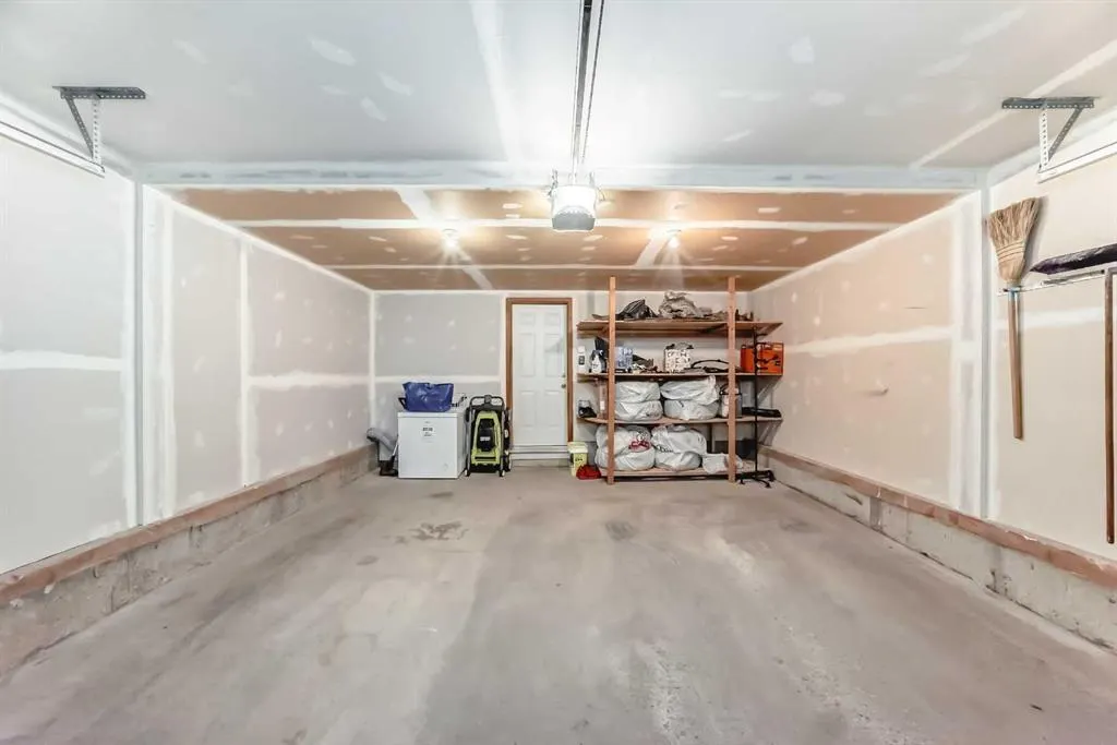 26 Royal Elm Drive NW