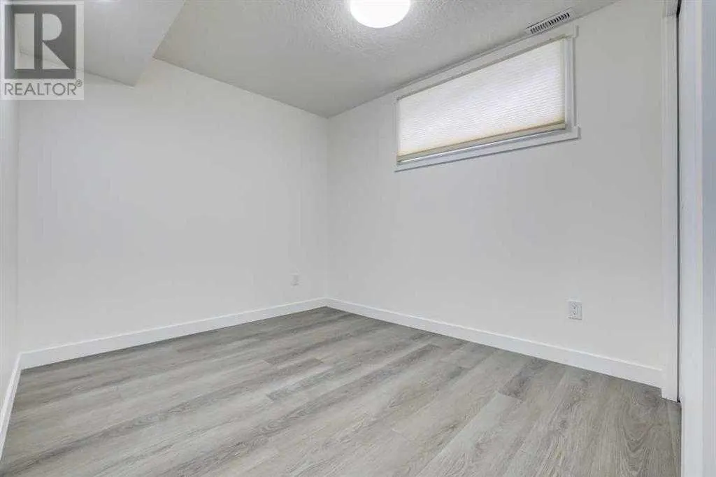 26 Royal Elm Drive NW
