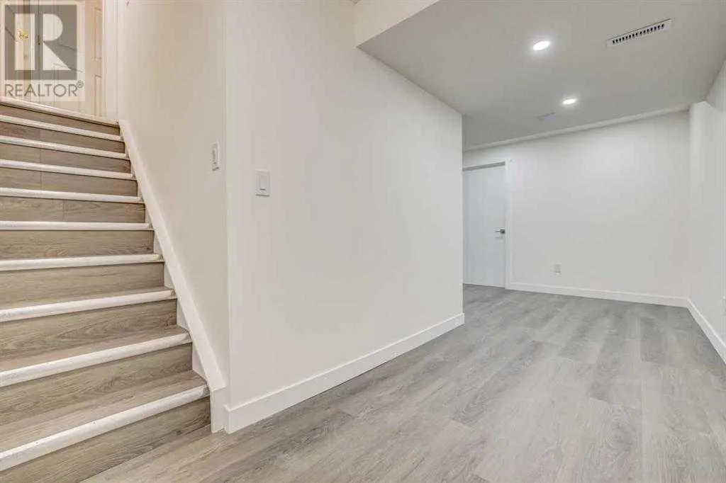 26 Royal Elm Drive NW