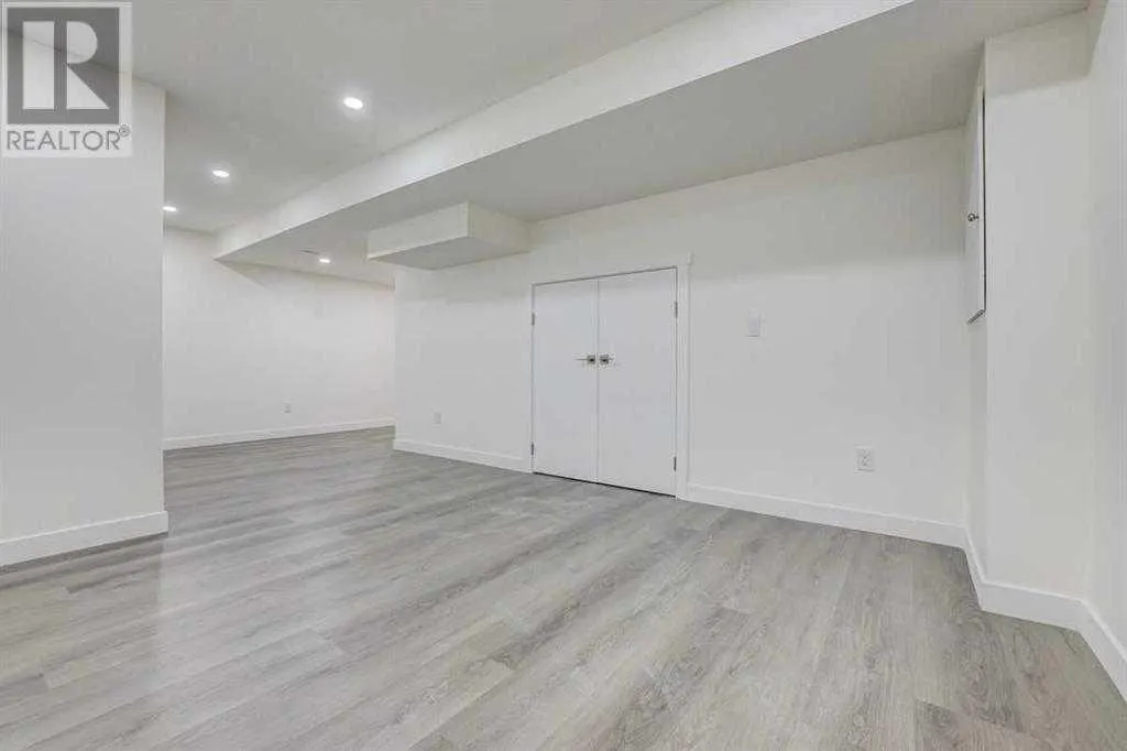 26 Royal Elm Drive NW