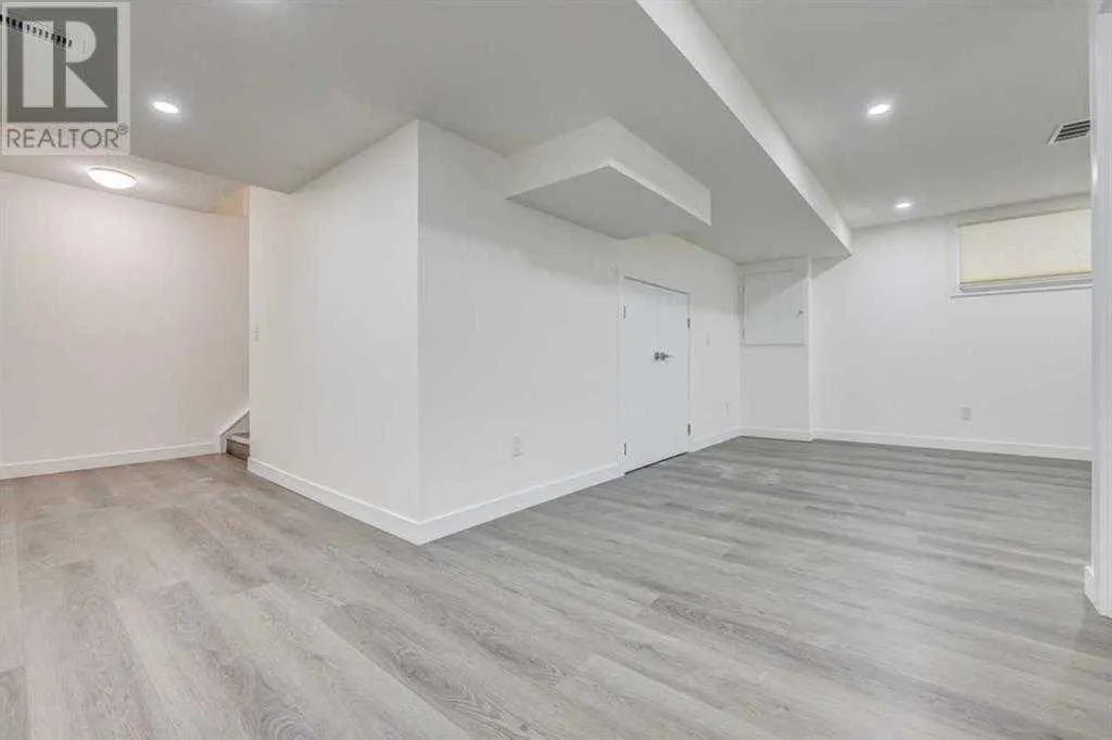 26 Royal Elm Drive NW