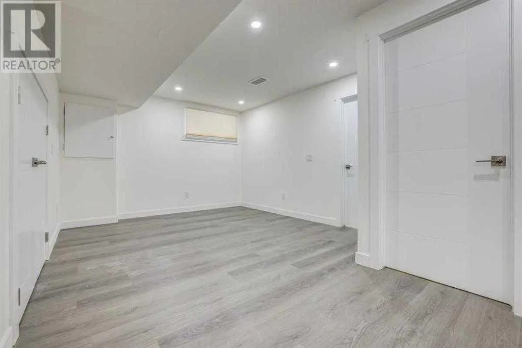 26 Royal Elm Drive NW