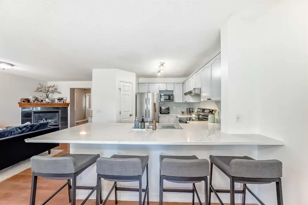 26 Royal Elm Drive NW