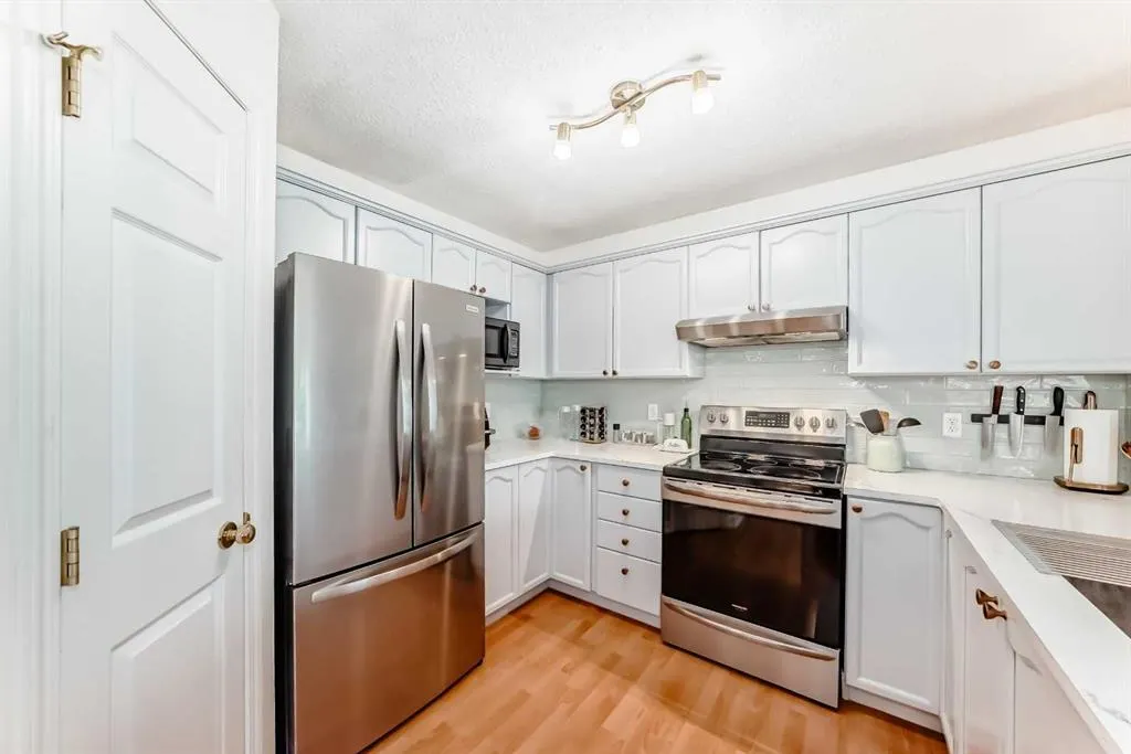 26 Royal Elm Drive NW