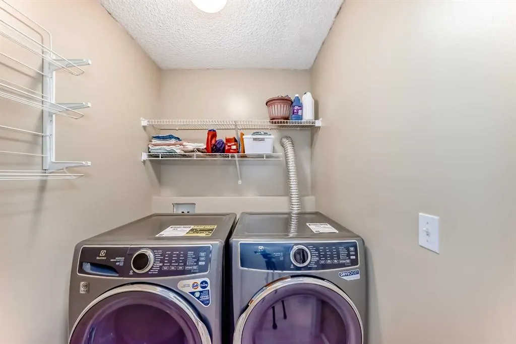 26 Royal Elm Drive NW