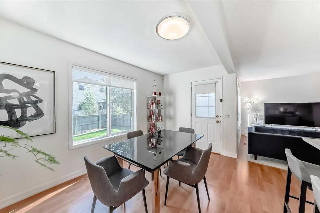 26 Royal Elm Drive NW