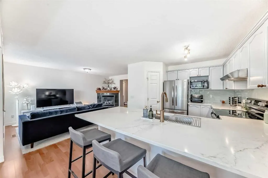 26 Royal Elm Drive NW
