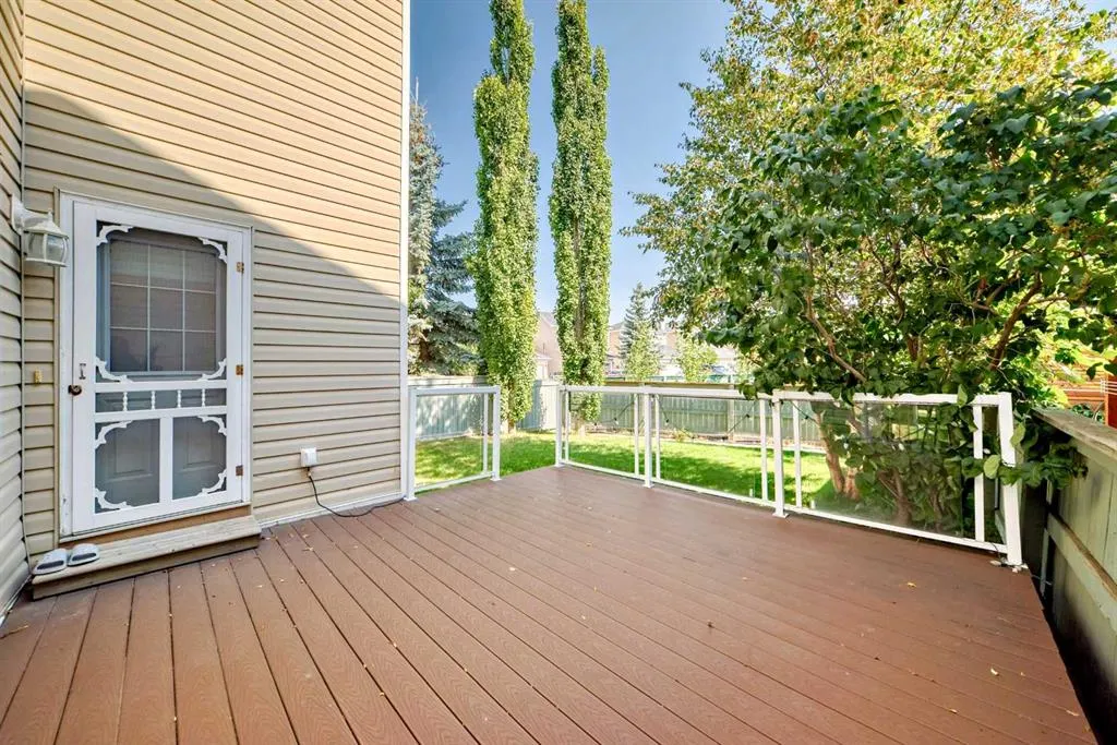 26 Royal Elm Drive NW