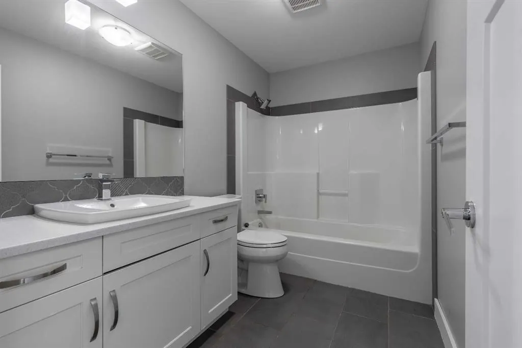 263 Northlander Bend W