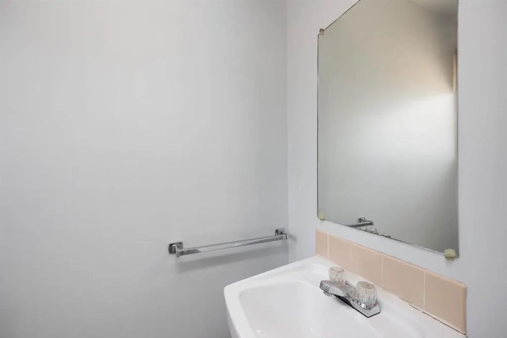 600 Signal Road, #402