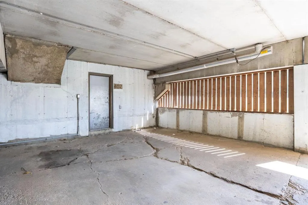 600 Signal Road, #402