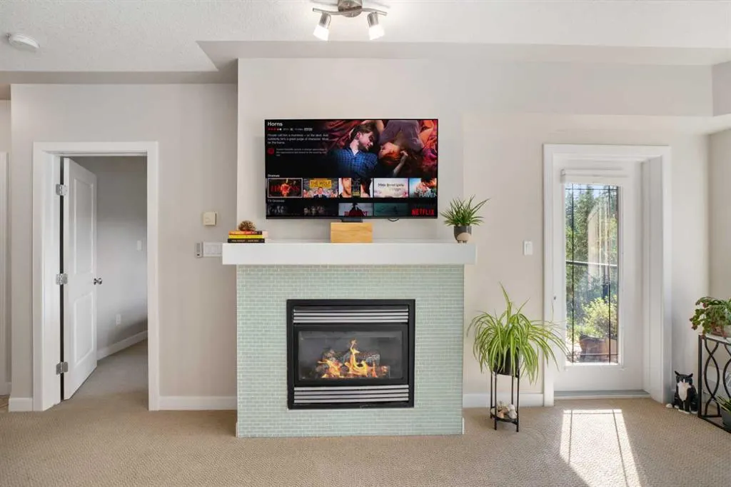 30 Discovery Ridge Close SW, #325