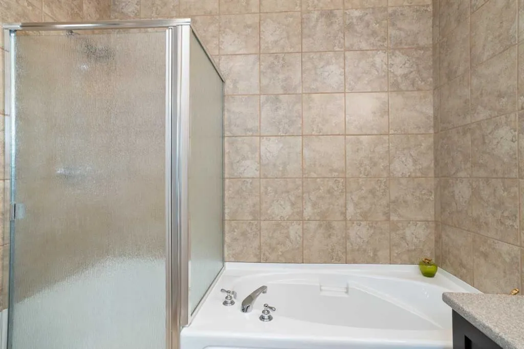 30 Discovery Ridge Close SW, #325