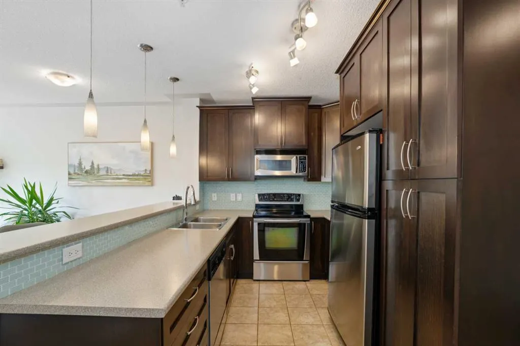 30 Discovery Ridge Close SW, #325