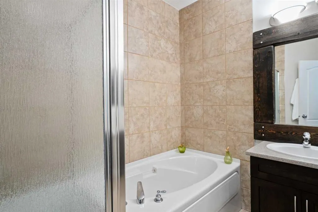 30 Discovery Ridge Close SW, #325