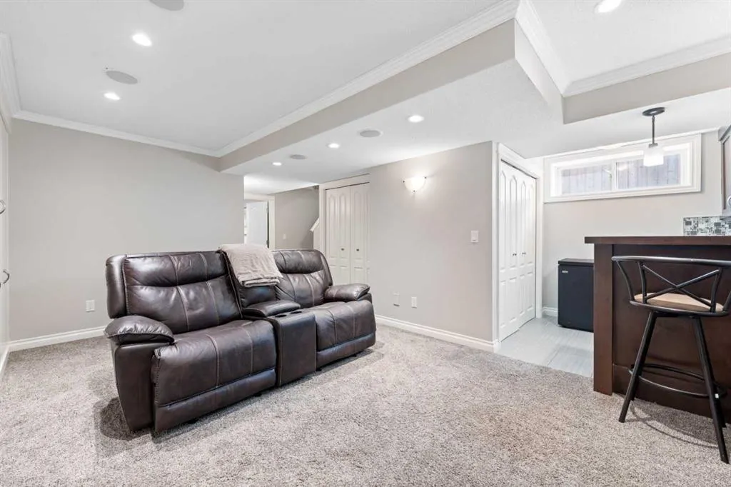 9 Drake Landing Way
