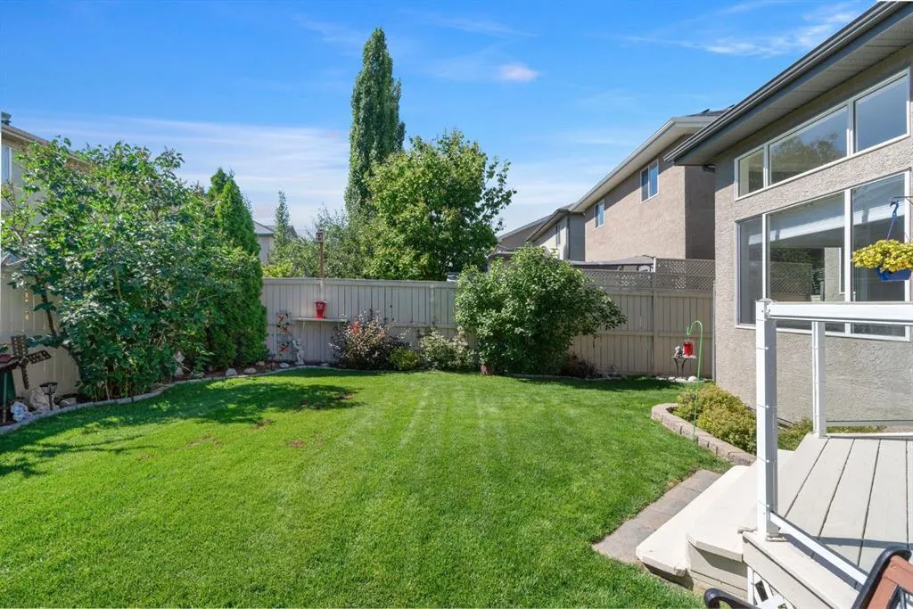 255 Everwillow Close SW