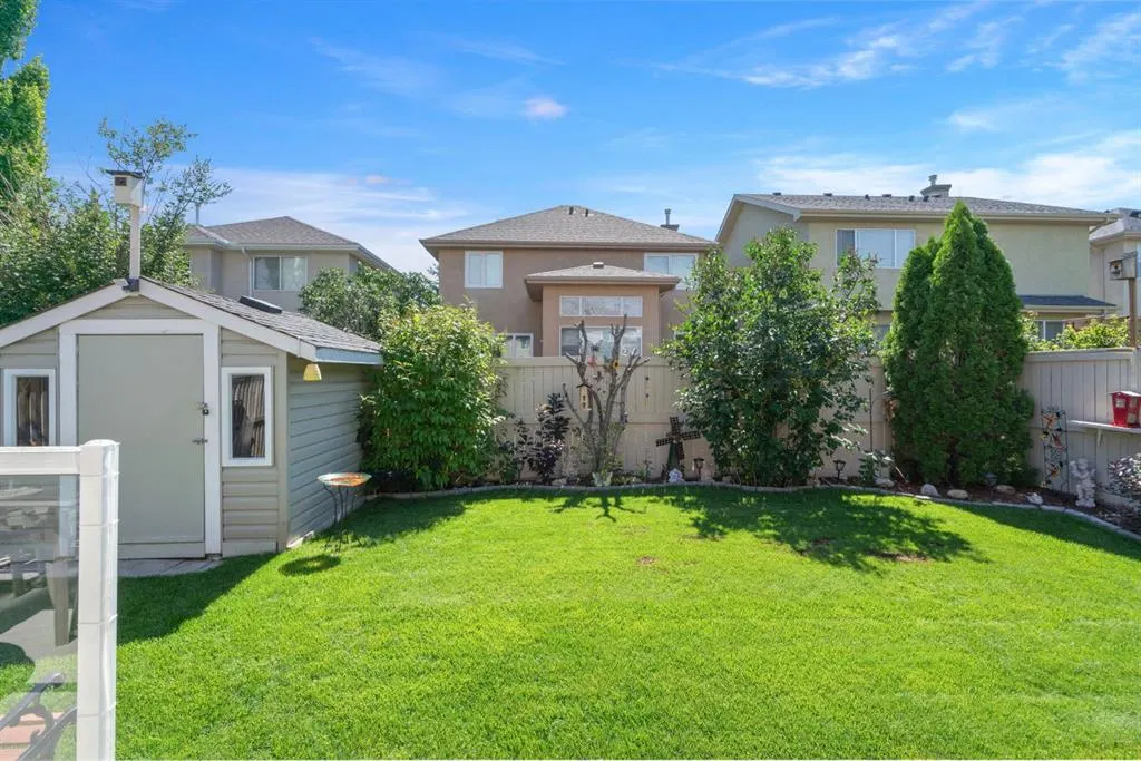 255 Everwillow Close SW