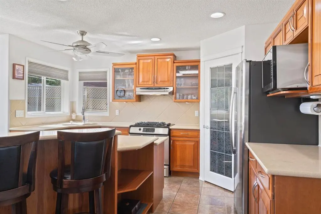 255 Everwillow Close SW