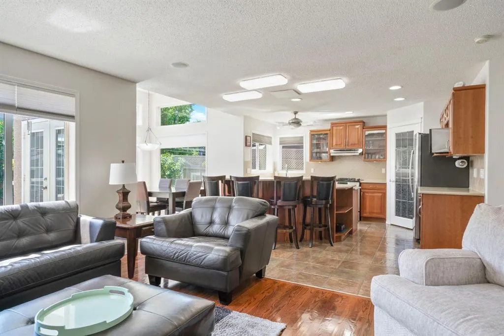 255 Everwillow Close SW