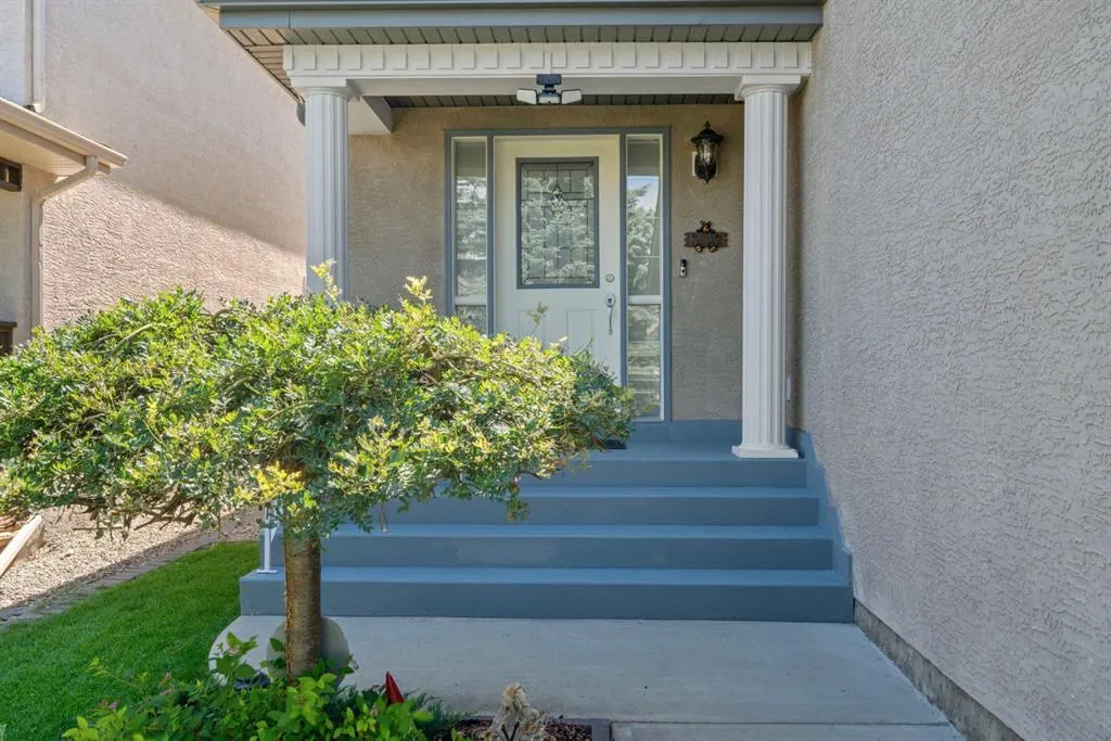 255 Everwillow Close SW