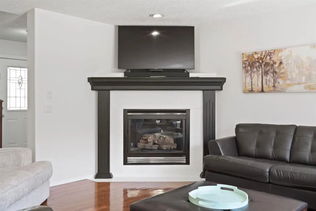 255 Everwillow Close SW