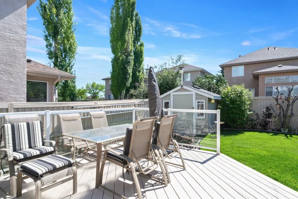 255 Everwillow Close SW