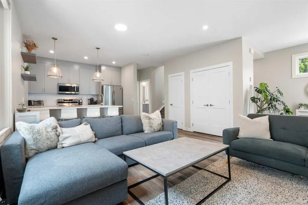 136 21 Avenue NE, #2