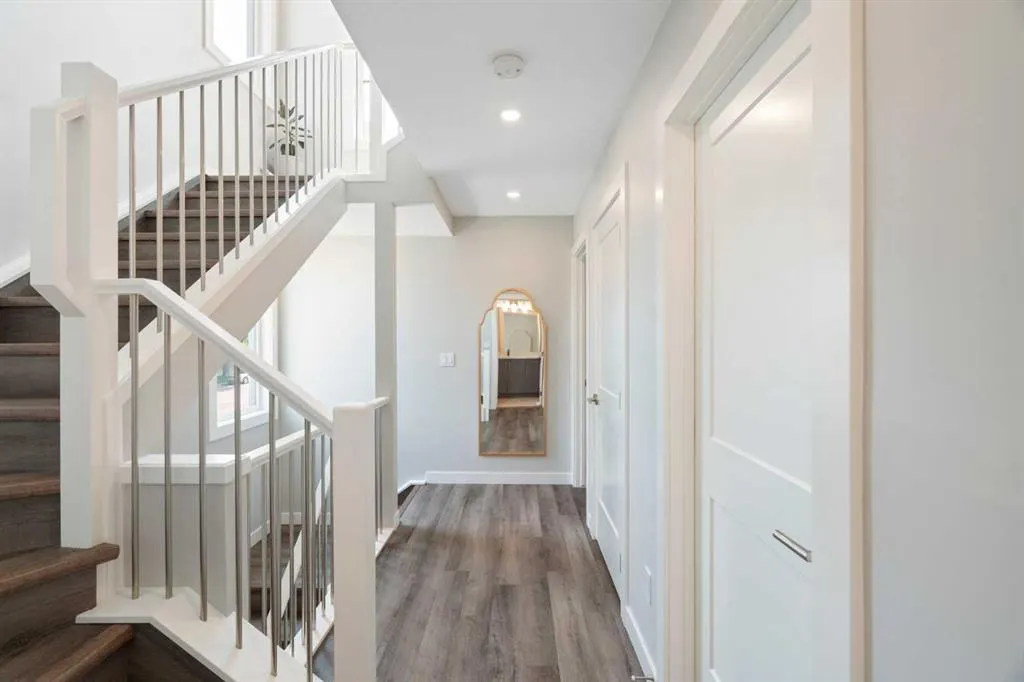 136 21 Avenue NE, #2