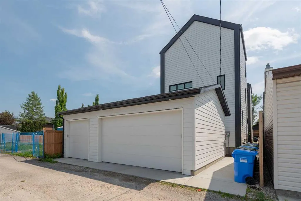136 21 Avenue NE, #2