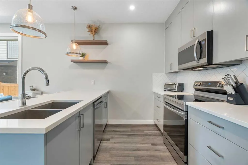 136 21 Avenue NE, #2