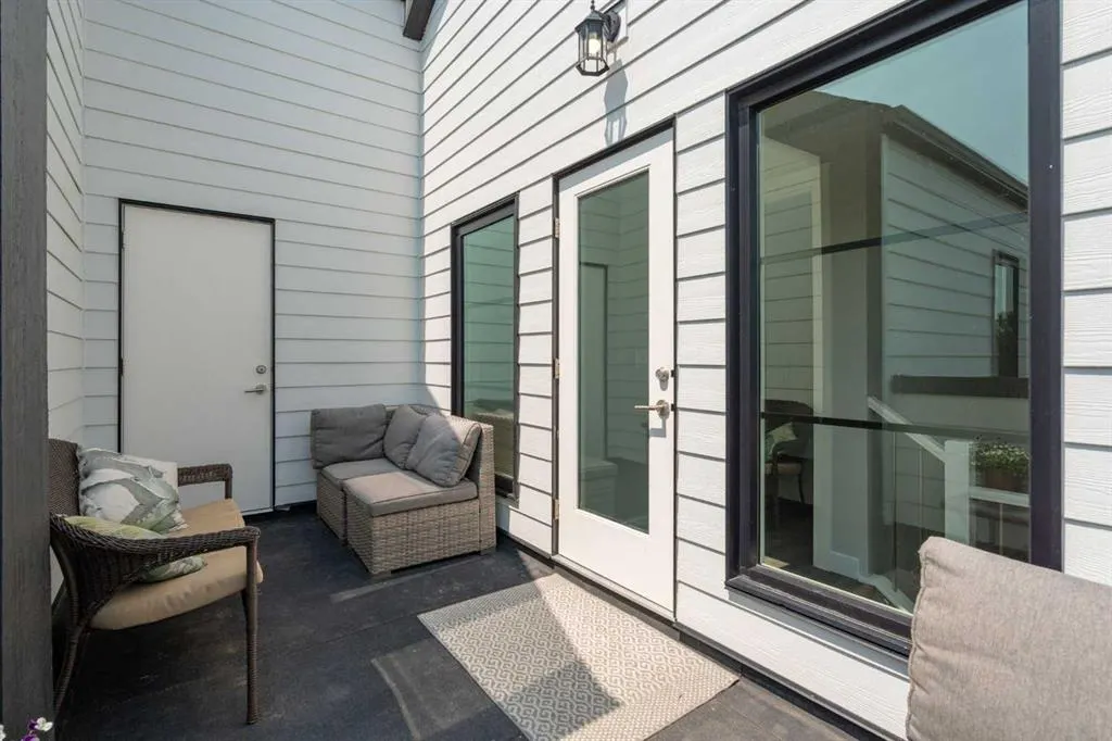 136 21 Avenue NE, #2