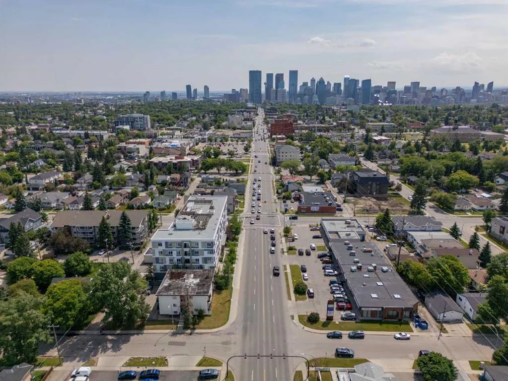 136 21 Avenue NE, #2