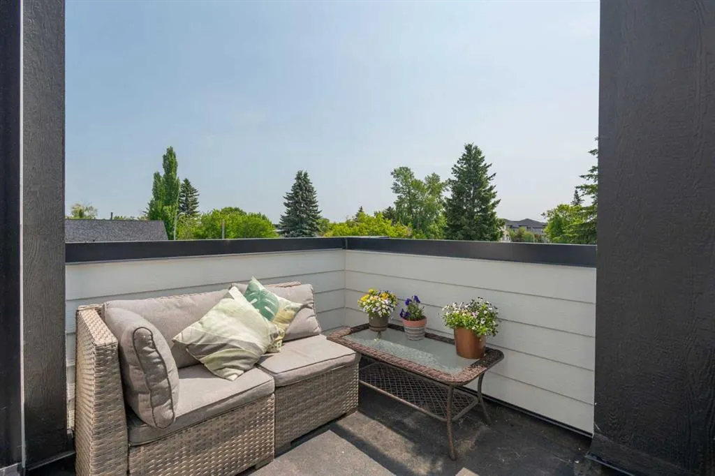 136 21 Avenue NE, #2