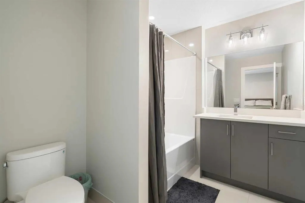136 21 Avenue NE, #2