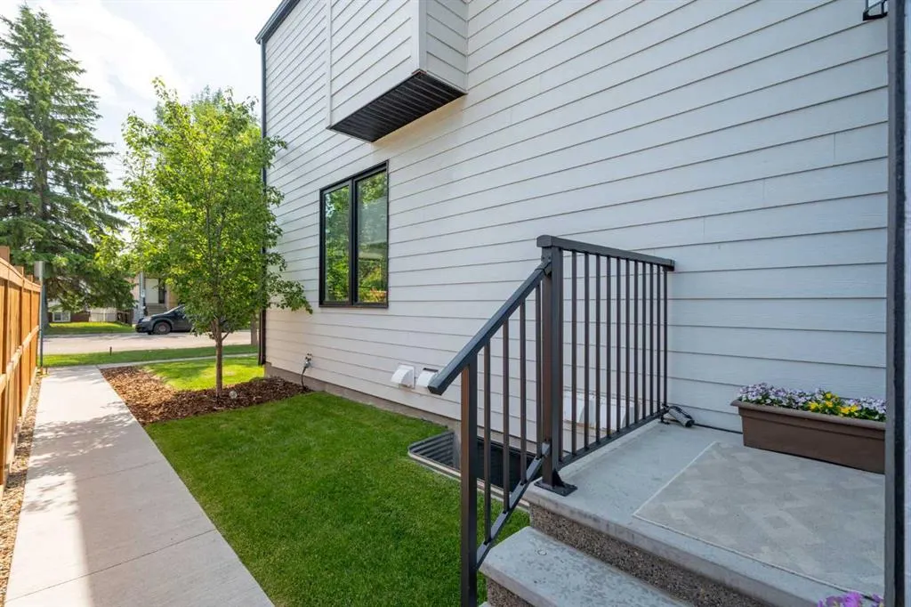 136 21 Avenue NE, #2